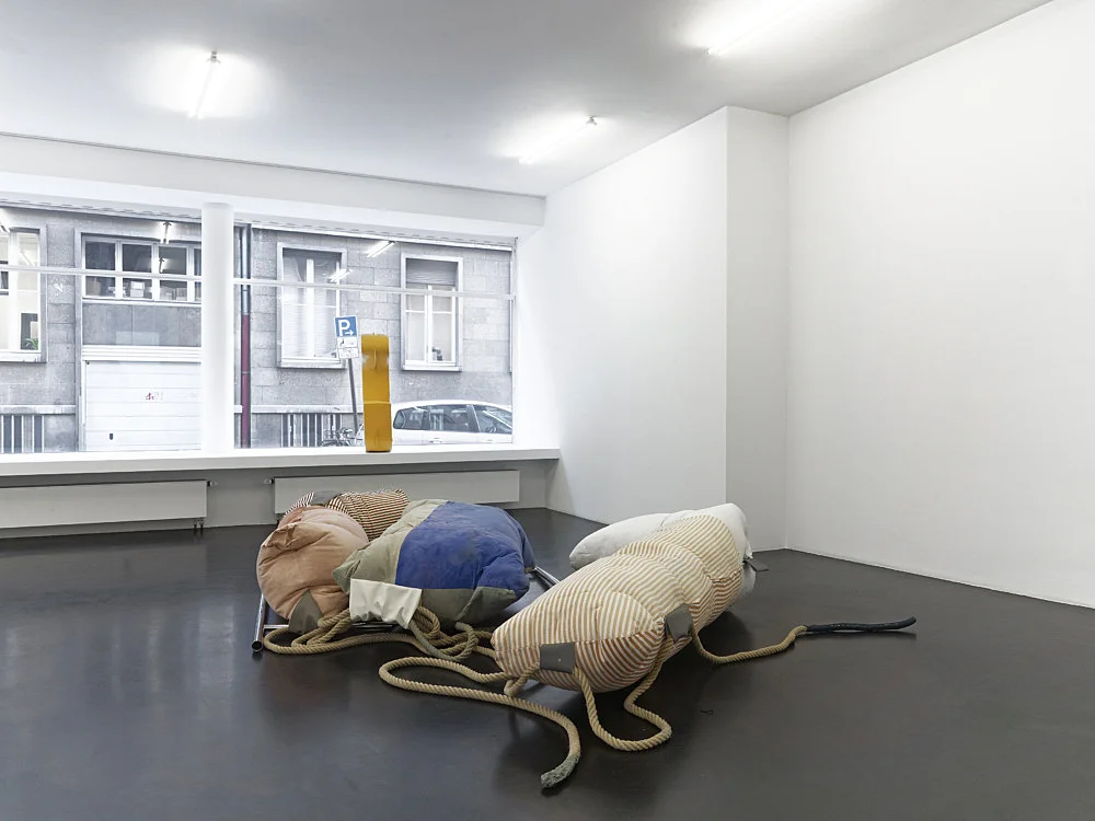 Fluffing the Pillows — Nairy Baghramian — Exhibitions — Galerie Buchholz — Image 00
