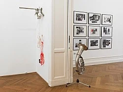 Quodlibet III Alphabets and Instruments — Tomma Abts Nairy Baghramian Cosima von Bonin Moritz von Oswald, Elektronik Tony Conrad Simon Denny Lukas Duwenhögger... — Exhibitions — Galerie Buchholz — Image 88