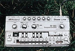 Quodlibet III Alphabets and Instruments — Tomma Abts Nairy Baghramian Cosima von Bonin Moritz von Oswald, Elektronik Tony Conrad Simon Denny Lukas Duwenhögger... — Exhibitions — Galerie Buchholz — Image 67