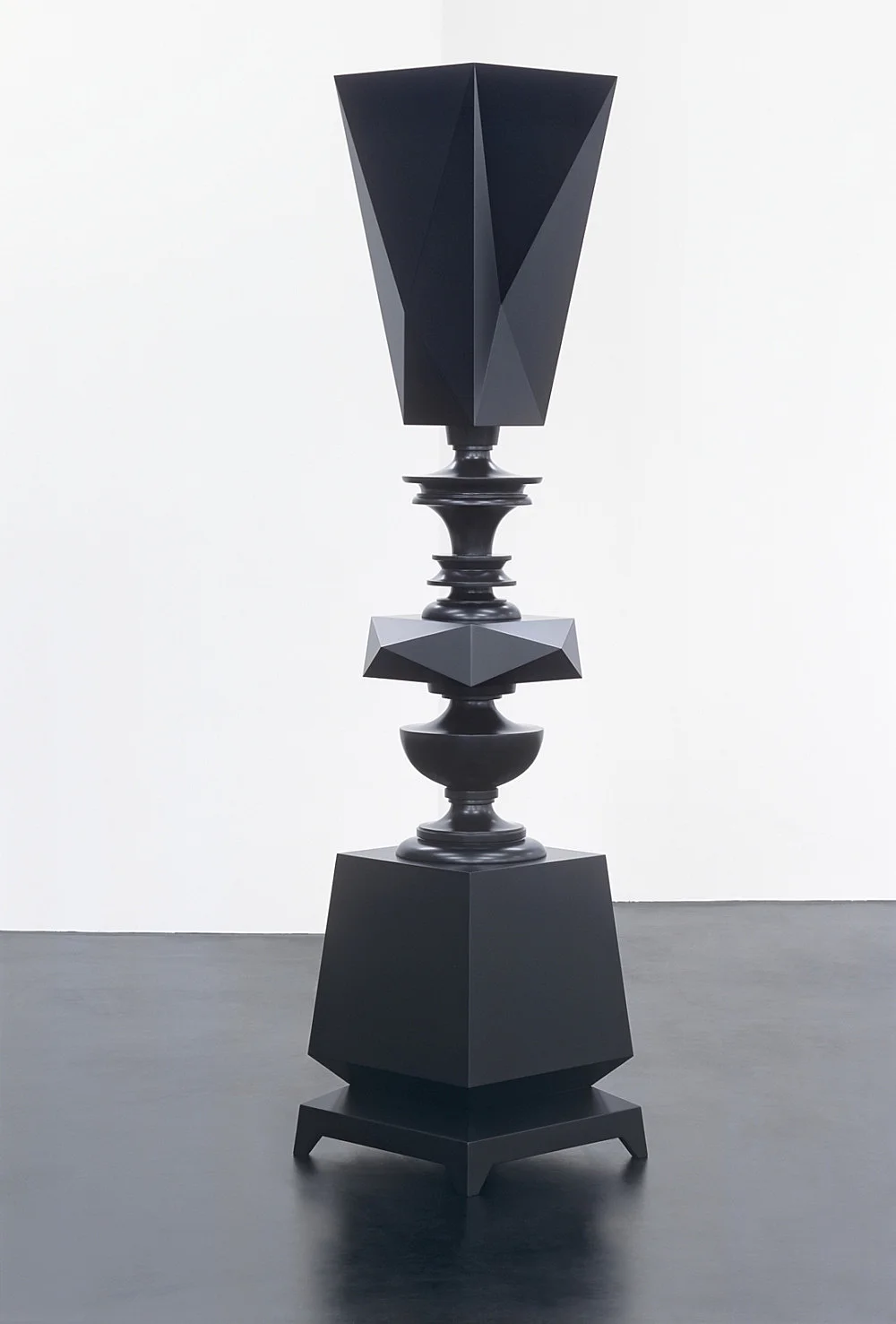 Next to kin — Monika Baer Lukas Duwenhögger Julia Göthe Lucy McKenzie Josef Strau Stefan Thater Katharina Wulff — Exhibitions — Galerie Buchholz — Image 00