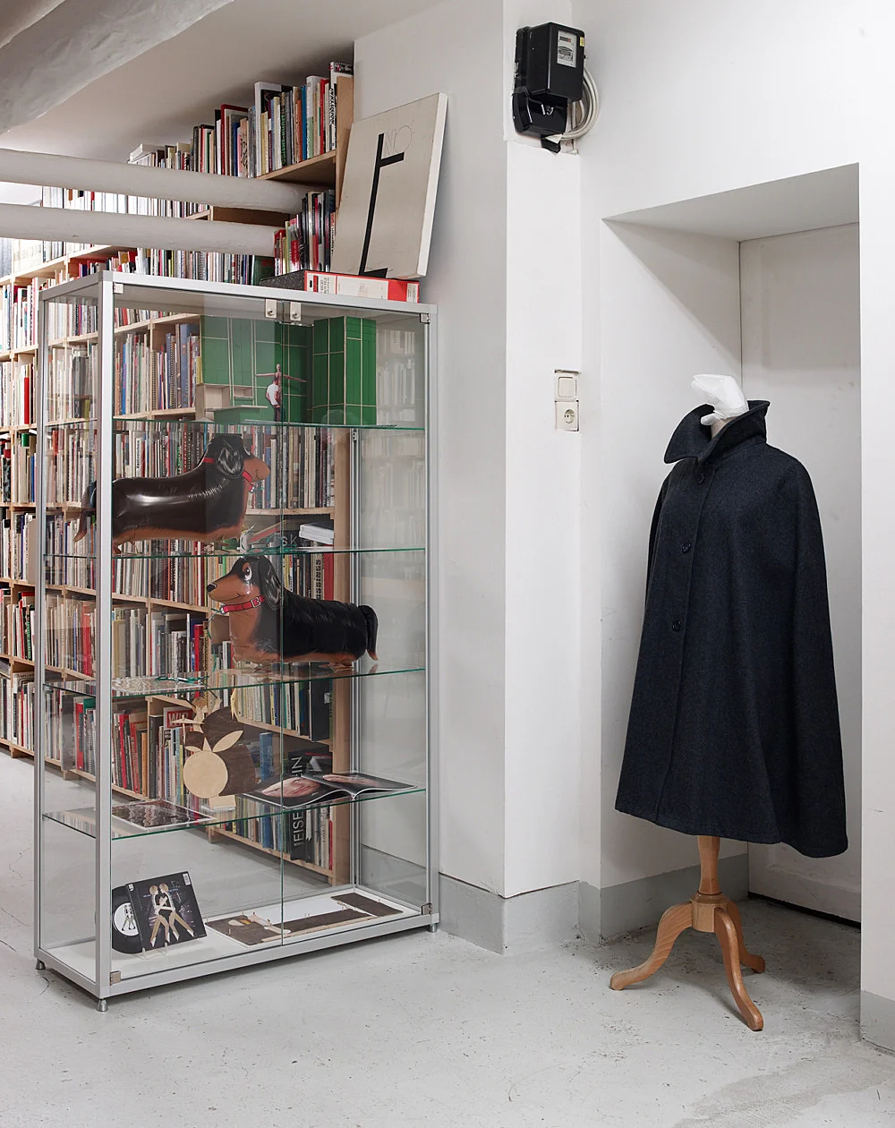 Quodlibet II — Tomma Abts, Tony Conrad, Mark Leckey, Patrick Procktor, Vincent Fecteau, Marcus Behmer, Alice Horodisch-Garnman,... — Exhibitions — Galerie Buchholz — Image 00