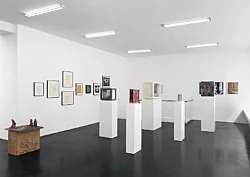 Automaton — Elie Nadelman Joseph Cornell H C Westermann Rodney Quiriconi Ed Flood Christina Ramberg Ron Nagle Vincent Fecteau Tomma... — Exhibitions — Galerie Buchholz — Image 91
