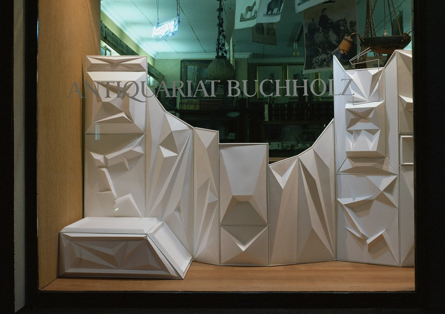 Painted White in a Spirit of Rebellion — Julian Göthe — Exhibitions — Galerie Buchholz — Image 05
