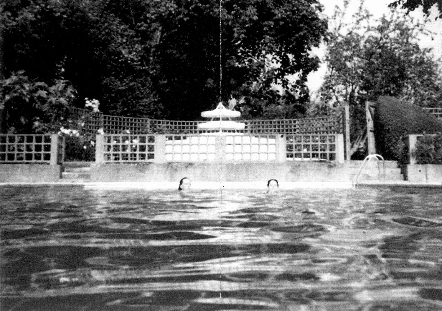 Leckey, Camplin donAteller Filmscreening 2003 — Mark Leckeyamp donAtellerBonnie Camplin — Exhibitions — Galerie Buchholz — Image 00