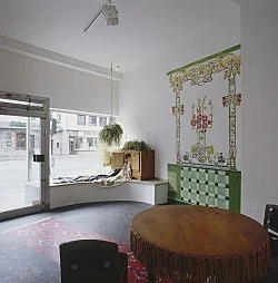 McKenzie Atelier 2007 — AtelierBeca LipscombeLucy McKenzieBernie Reid — Exhibitions — Galerie Buchholz — Image 19