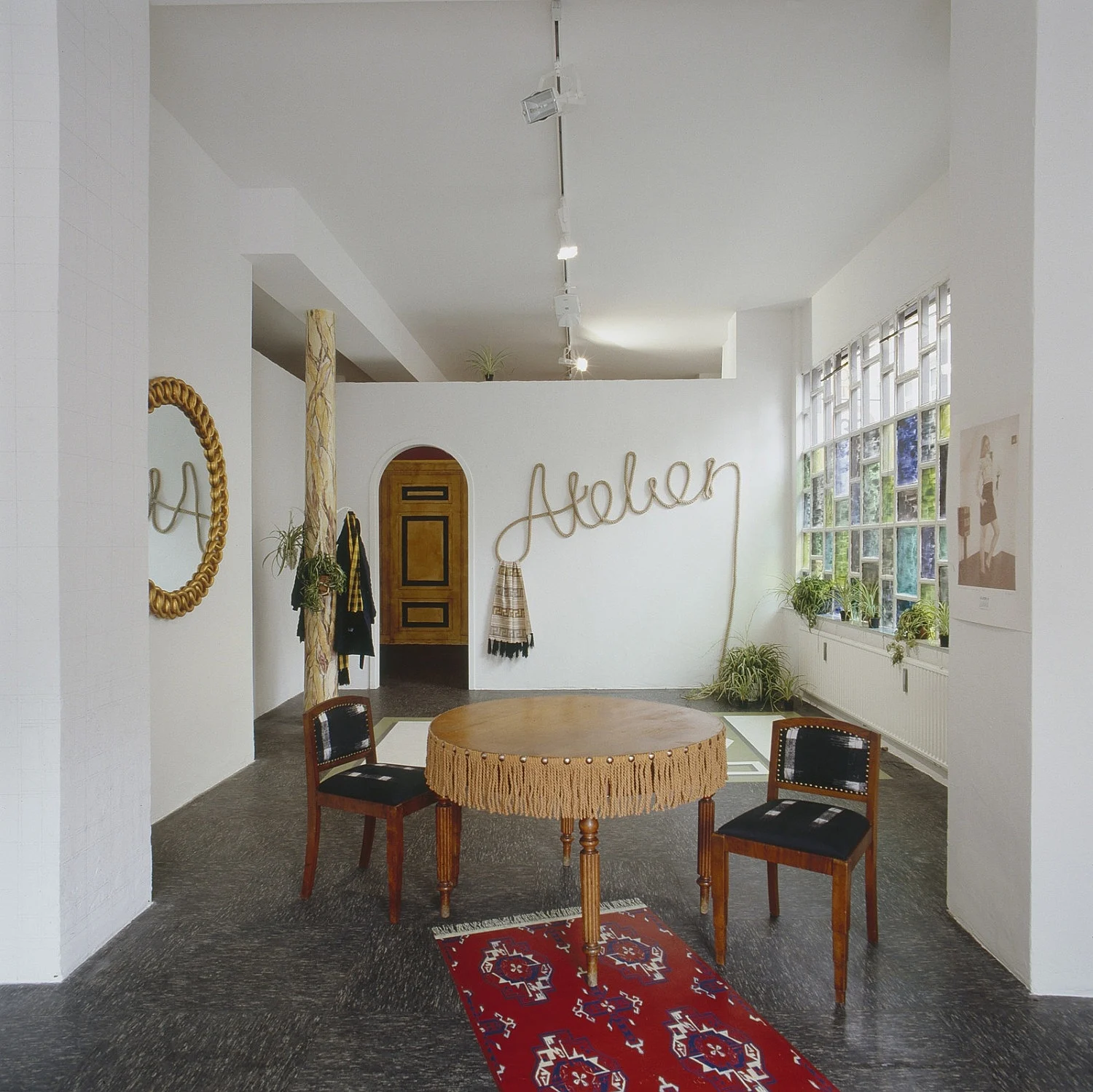McKenzie Atelier 2007 — AtelierBeca LipscombeLucy McKenzieBernie Reid — Exhibitions — Galerie Buchholz — Image 10