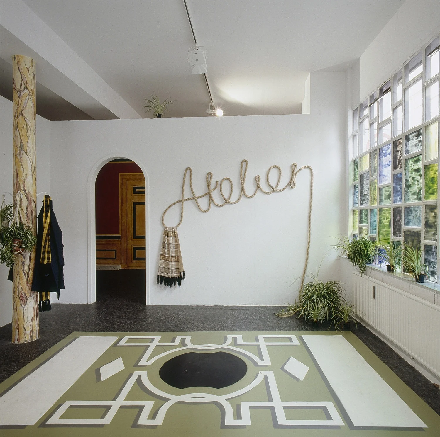 McKenzie Atelier 2007 — AtelierBeca LipscombeLucy McKenzieBernie Reid — Exhibitions — Galerie Buchholz — Image 11