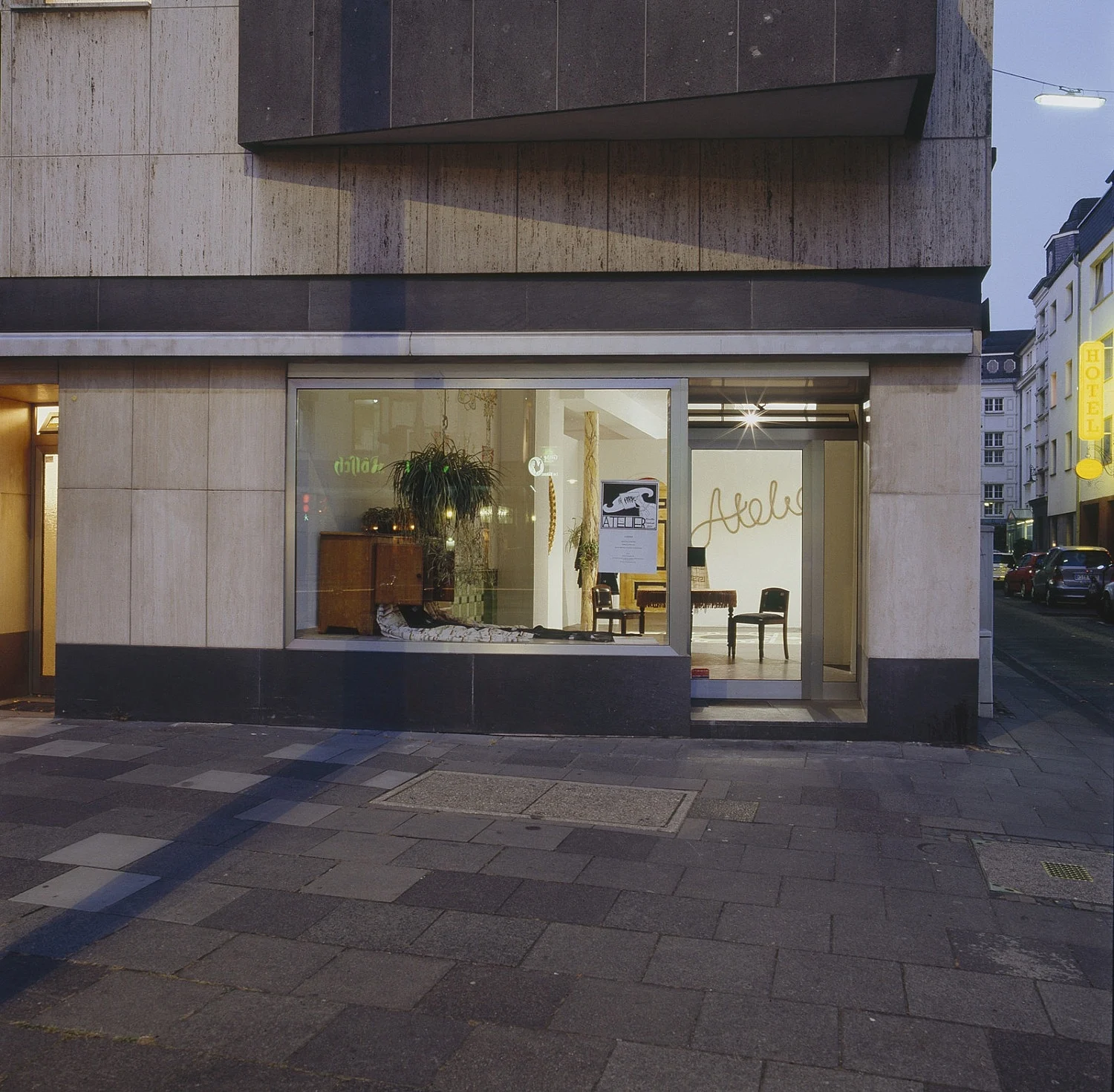 McKenzie Atelier 2007 — AtelierBeca LipscombeLucy McKenzieBernie Reid — Exhibitions — Galerie Buchholz — Image 05