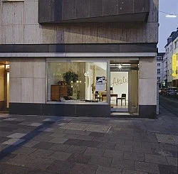 McKenzie Atelier 2007 — AtelierBeca LipscombeLucy McKenzieBernie Reid — Exhibitions — Galerie Buchholz — Image 16