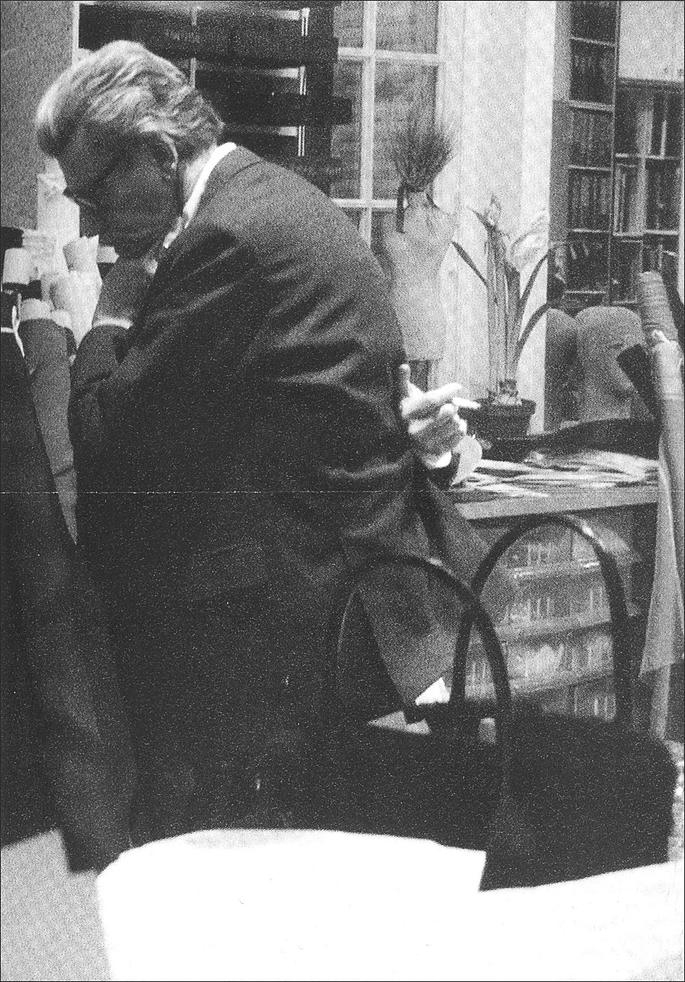 Yves Saint Laurent Filmscreening 2002 — Yves Saint Laurent5 avenue Marceau75116 Paris — Exhibitions — Galerie Buchholz — Image 00