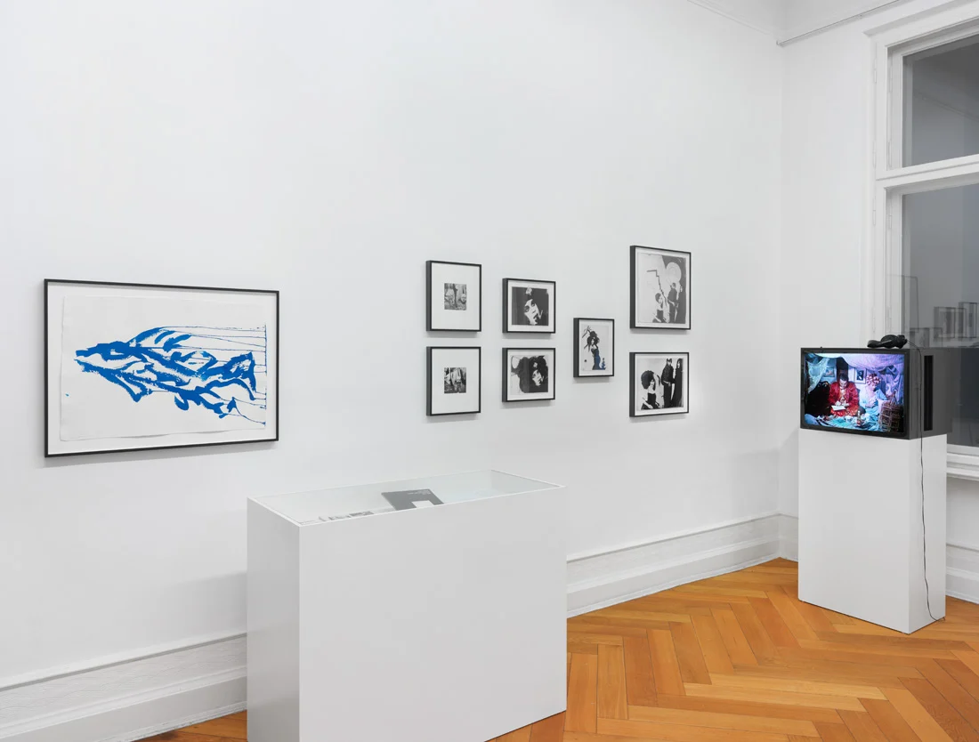 Pictures, Before and After An Exhibition for Douglas Crimp — Daniel Buren, Charles James, Antonio Lopez, Agnes Martin, Joseph Cornell, Robert Smithson, The Cockettes, Jack Smith,... — Exhibitions — Galerie Buchholz — Image 34