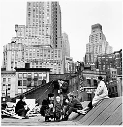 Pictures, Before and After An Exhibition for Douglas Crimp — Daniel Buren, Charles James, Antonio Lopez, Agnes Martin, Joseph Cornell, Robert Smithson, The Cockettes, Jack Smith,... — Exhibitions — Galerie Buchholz — Image 119