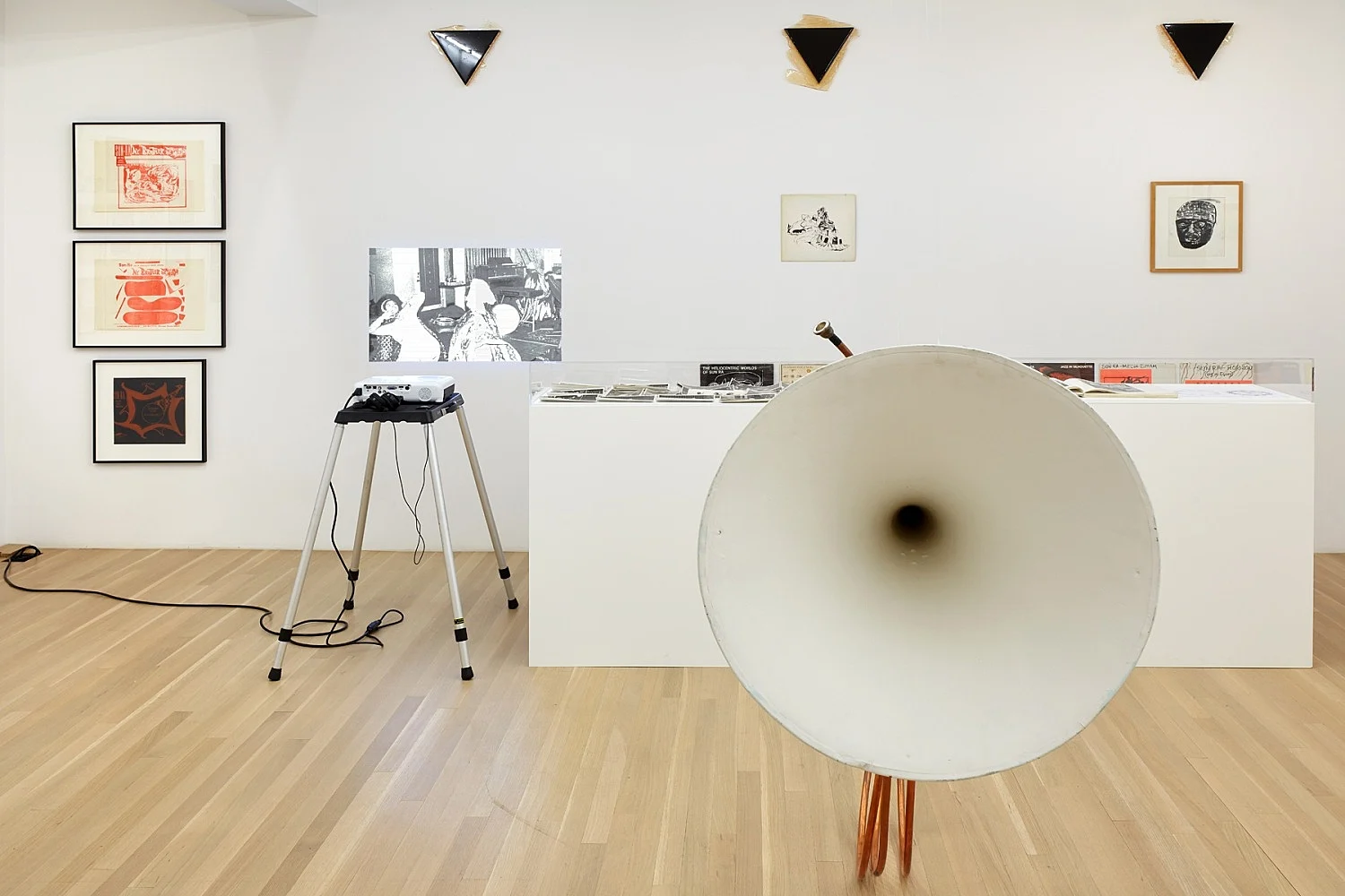 an exhibition organized by Diedrich Diederichsen amp Christopher Müller feat. Marcus Behmer, Stefan George, Rainer Werner Fassbinder, Hans Henny Jahnn, Lutz Bacher, Hans Kayser, Ludwig Gosewitz, Jordan Belson, Hapshash and the Coloured Coat, The Fool, Rogério Duarte, The Red KrayolaMayo Thompson, Walter de Maria, Sigmar Polke, Emil Schult, Isaac Abrams, John McCracken, Pedro Bell, Kai Althoff, Henrik Olesen, Öyvind Fahlström, Karlheinz Stockhausen, Sun Ra, Hartmut Geerken, Albert Oehlen, Jack Goldstein, Jutta Koether, Isa Genzken, Palermo, John Coltrane, Tony Conrad — Cosmic Communities Coming Out Into Outer Space Homofuturism, Applied Psychedelia amp Magic Connectivity — Exhibitions — Galerie Buchholz — Image 105