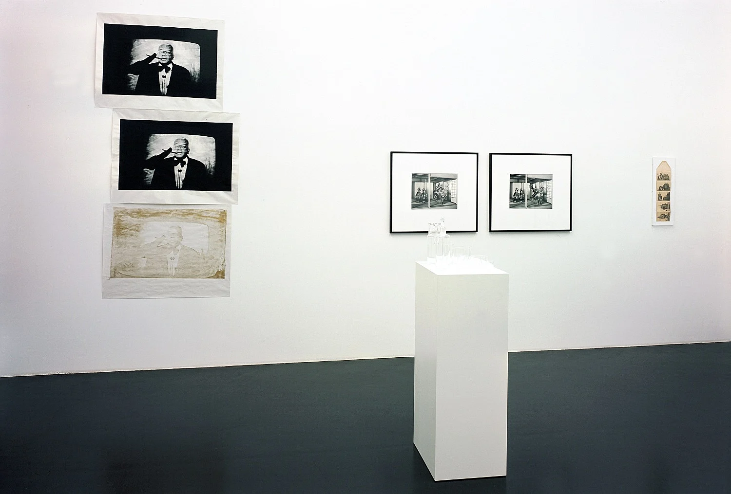 Teil 2 Quodlibet — Thomas Eggerer Cerith Wyn Evans Michael Fullerton Richard Hawkins Anette Kelm David Lieske Lucy McKenzie Henrik Olesen... — Exhibitions — Galerie Buchholz — Image 08