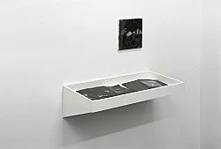 Teil 1 Müllberg — Tomma Abts Abel Auer Henning Bohl Bonnie Camplin Bjorn Copeland Enrico David Vincent Fecteau Isa Genzken Julian Göthe... — Exhibitions — Galerie Buchholz — Image 28