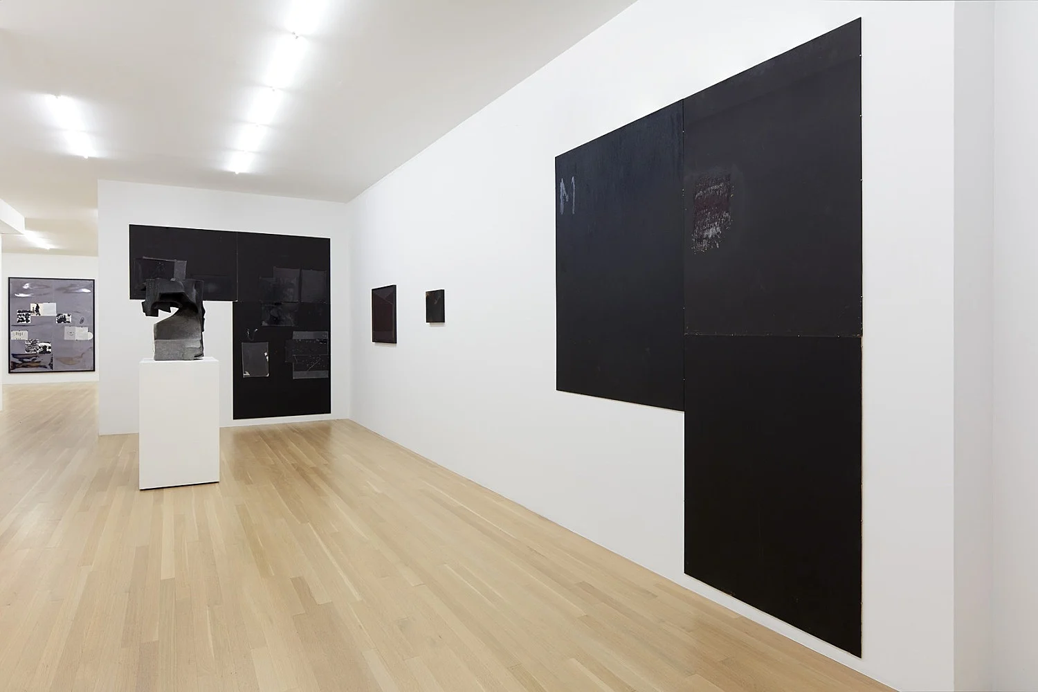 Hlle — Lutz BacherCaleb ConsidineVincent FecteauRainald GoetzSergej JensenJutta KoetherMichael KrebberMonica Majoli... — Exhibitions — Galerie Buchholz — Image 13