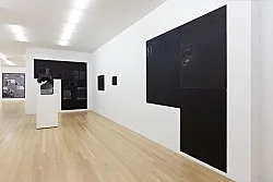 Hölle — Lutz Bacher Caleb Considine Vincent Fecteau Rainald Goetz Sergej Jensen Jutta Koether Michael Krebber Monica Majoli... — Exhibitions — Galerie Buchholz — Image 63