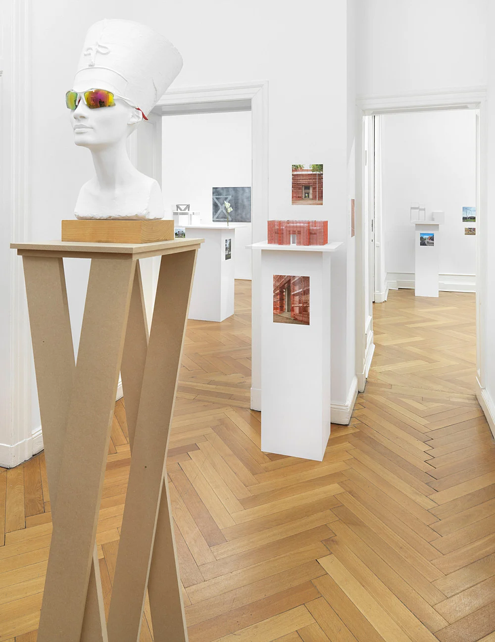 Auenprojekte — Isa Genzken — Exhibitions — Galerie Buchholz — Image 08