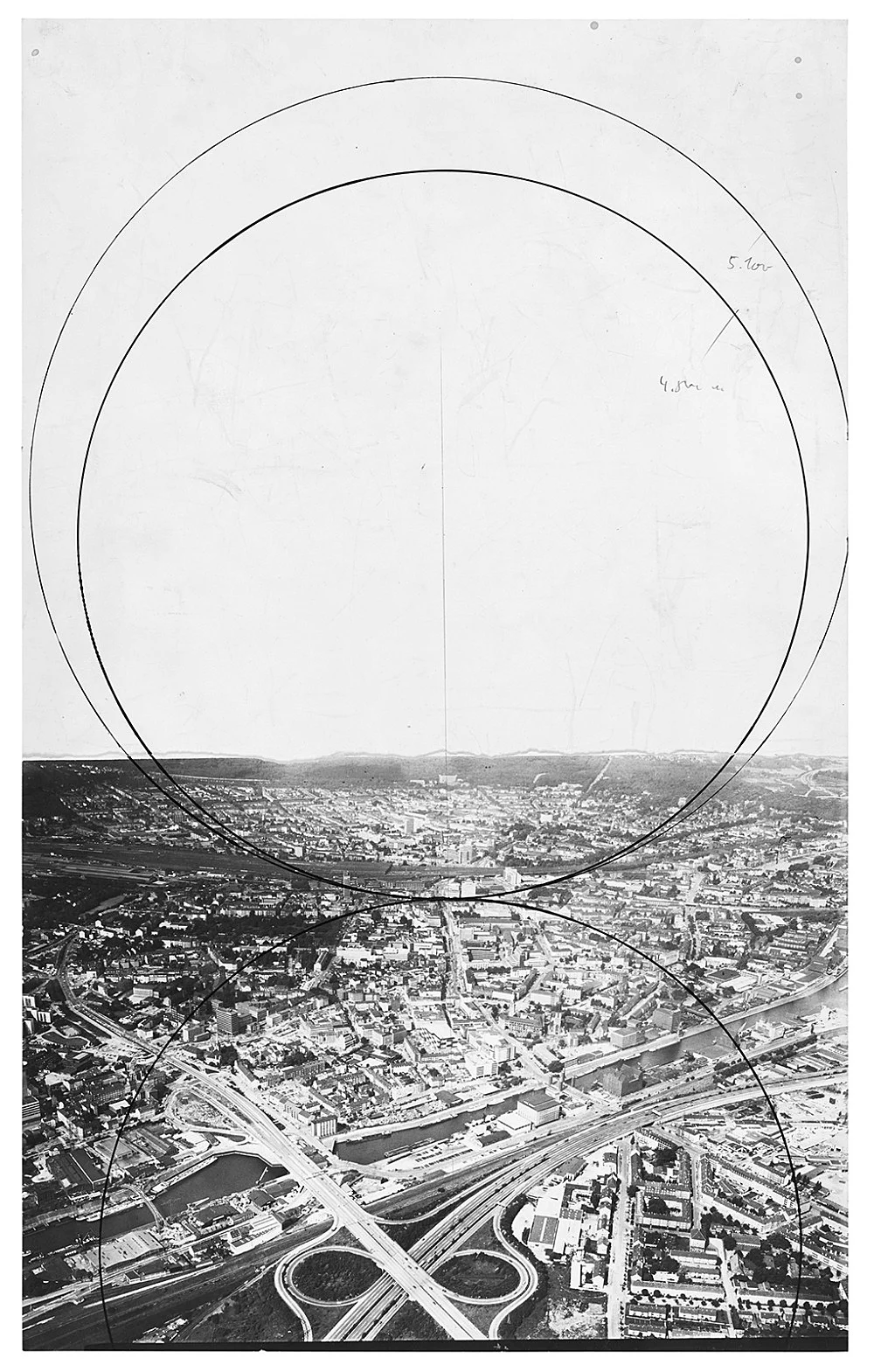 Außenprojekte — Isa Genzken — Exhibitions — Galerie Buchholz — Image 01