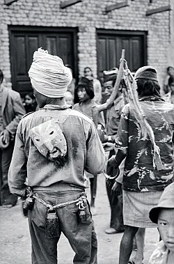 Singers of Ten Thousand Lines — Michael Oppitz — Exhibitions — Galerie Buchholz — Image 76