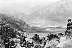 Singers of Ten Thousand Lines — Michael Oppitz — Exhibitions — Galerie Buchholz — Image 78