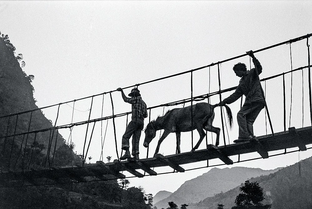 SingersofTenThousandLines — Michael Oppitz — Exhibitions — Galerie Buchholz — Image 00