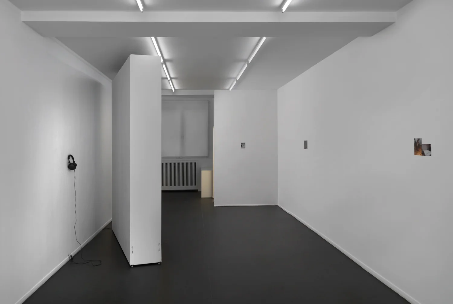 Guest room — Samuel Hindolo — Exhibitions — Galerie Buchholz — Image 36