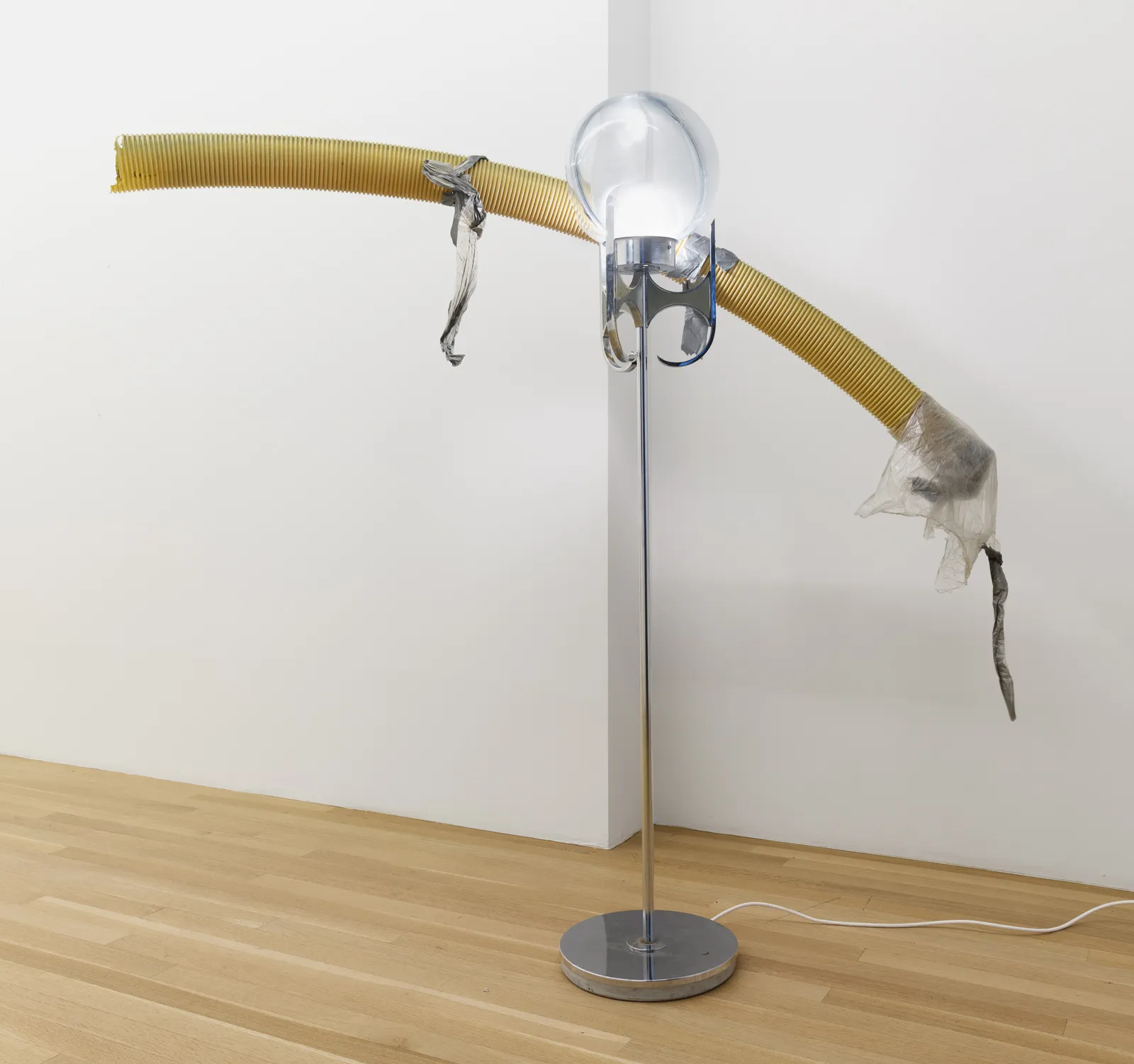 and a footnote on the idea of natural history in Jack Smith an exhibition organized with Juliane Rebentisch — Lutz Bacher, Isa Genzken, Anne Imhof, Michael Krebber, Henrik Olesen, Josephine Pryde — Exhibitions — Galerie Buchholz — Image 05