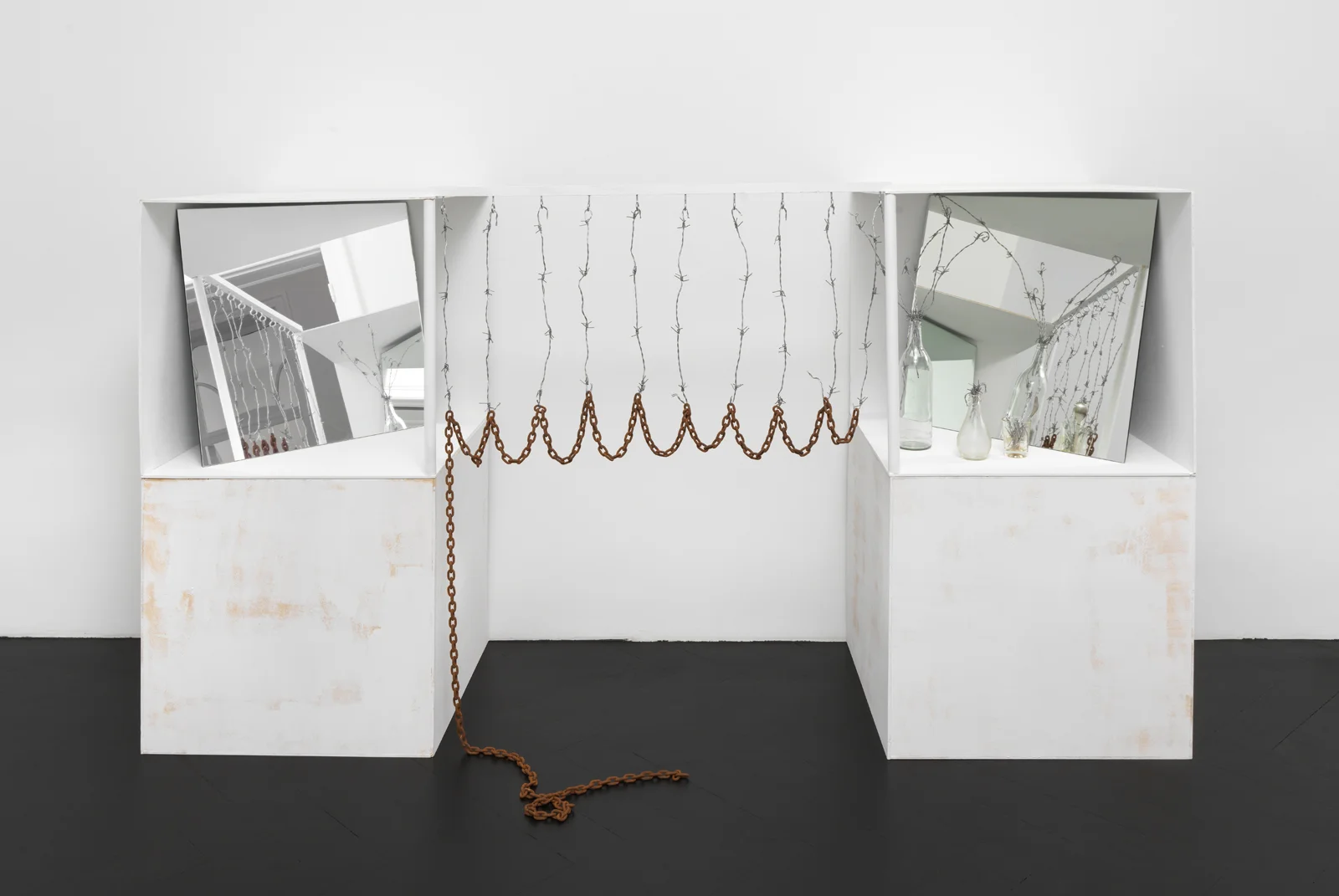 B WIRE, BEWARE, ALL WAYS ART Steel, Paper amp Paint — Melvin Edwards — Exhibitions — Galerie Buchholz — Image 07