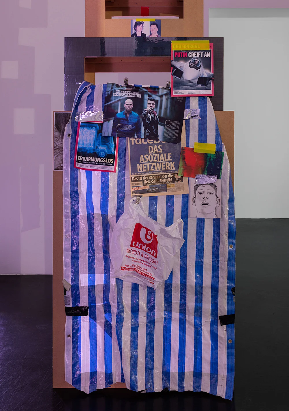 4 Turme, 3 Stelen, Schauspieler und Vollmond — Isa Genzken — Exhibitions — Galerie Buchholz — Image 10