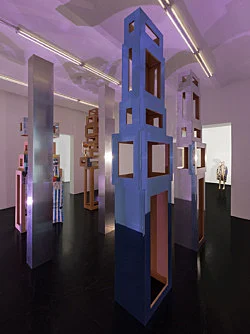 4 Turme, 3 Stelen, Schauspieler und Vollmond — Isa Genzken — Exhibitions — Galerie Buchholz — Image 37