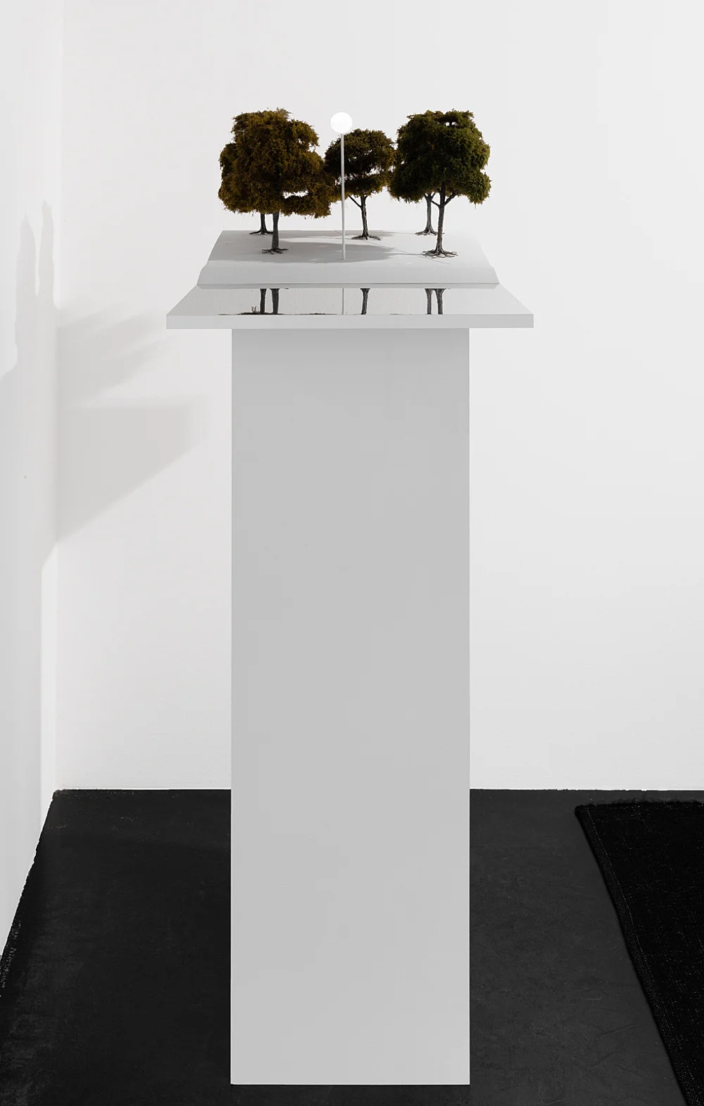 4Turme3StelenSchauspielerundVollmond — Isa Genzken — Exhibitions — Galerie Buchholz — Image 23