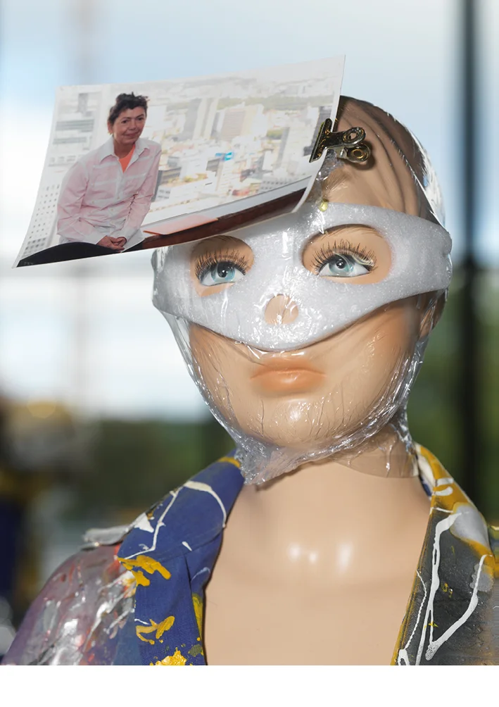 4 Turme, 3 Stelen, Schauspieler und Vollmond — Isa Genzken — Exhibitions — Galerie Buchholz — Image 01