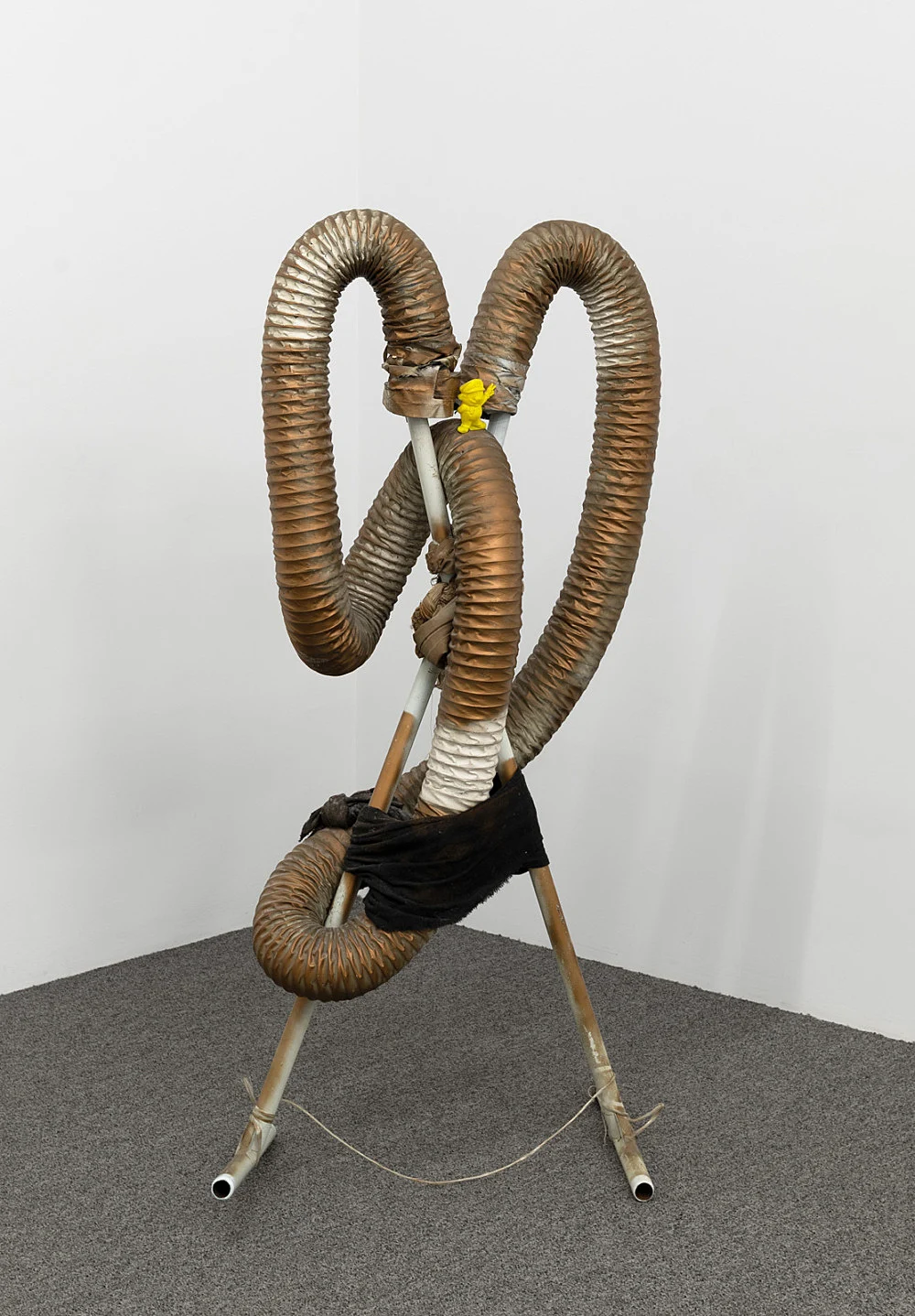 an exhibition organized by Samuel Hindolo — Yuji Agematsu, Gilles Aillaud, Cecilia Bjartmar Hylta, Prunella Clough, Curtis Cuffie, Dominick Di Meo, Trisha... — Exhibitions — Galerie Buchholz — Image 36