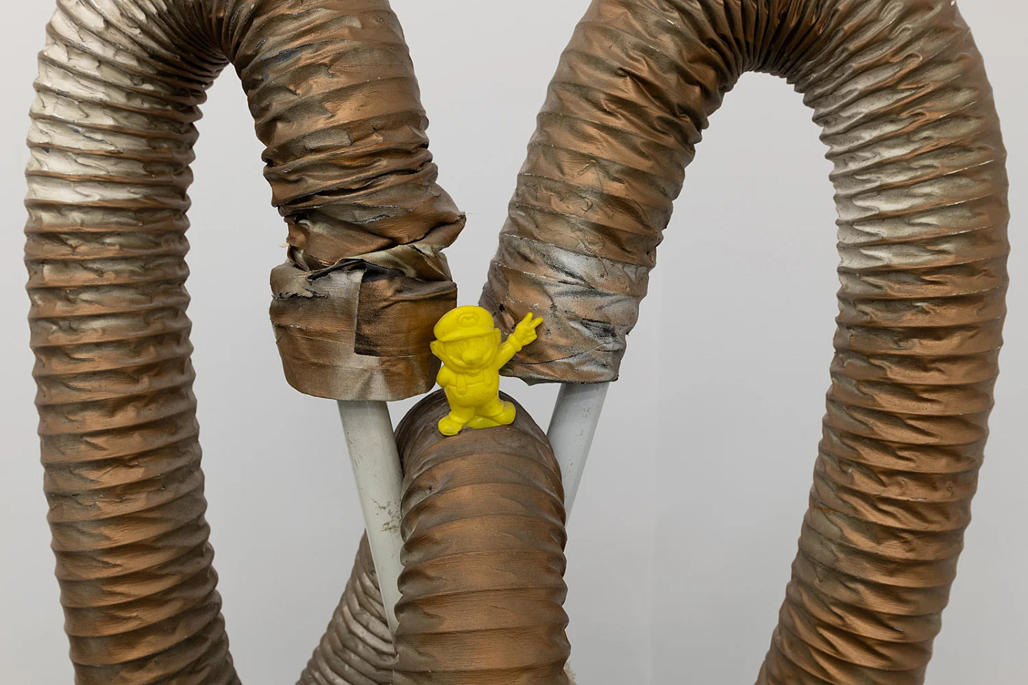 an exhibition organized by Samuel Hindolo — Yuji Agematsu, Gilles Aillaud, Cecilia Bjartmar Hylta, Prunella Clough, Curtis Cuffie, Dominick Di Meo, Trisha... — Exhibitions — Galerie Buchholz — Image 37