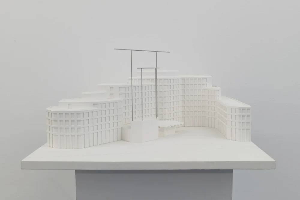 Projects for Outside ISA USA — Isa Genzken — Exhibitions — Galerie Buchholz — Image 00