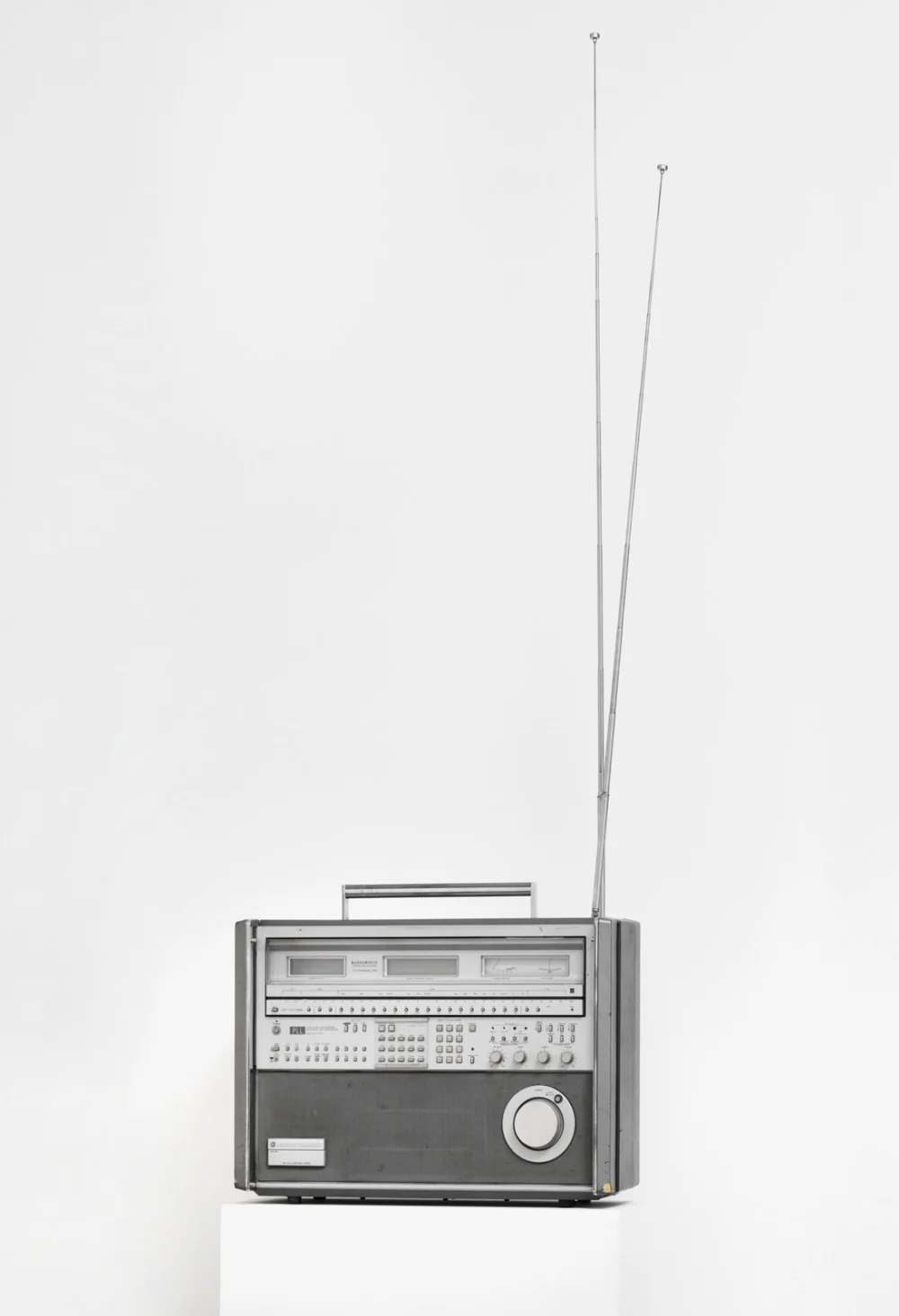ProjectsforOutsideISAUSA — Isa Genzken — Exhibitions — Galerie Buchholz — Image 05