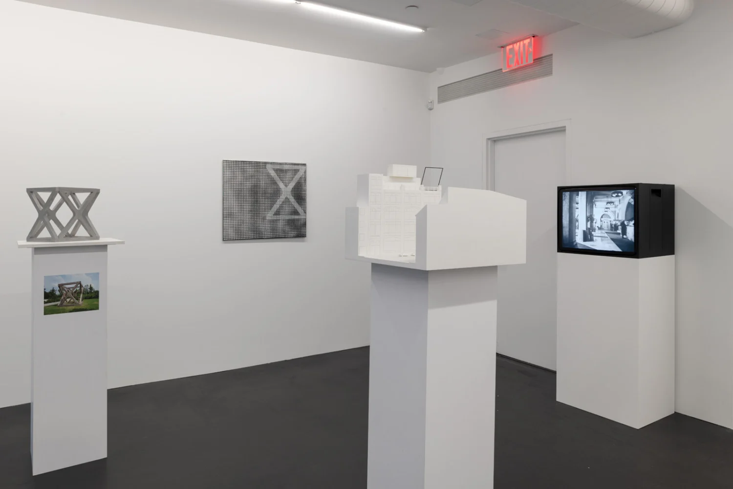 ProjectsforOutsideISAUSA — Isa Genzken — Exhibitions — Galerie Buchholz — Image 47
