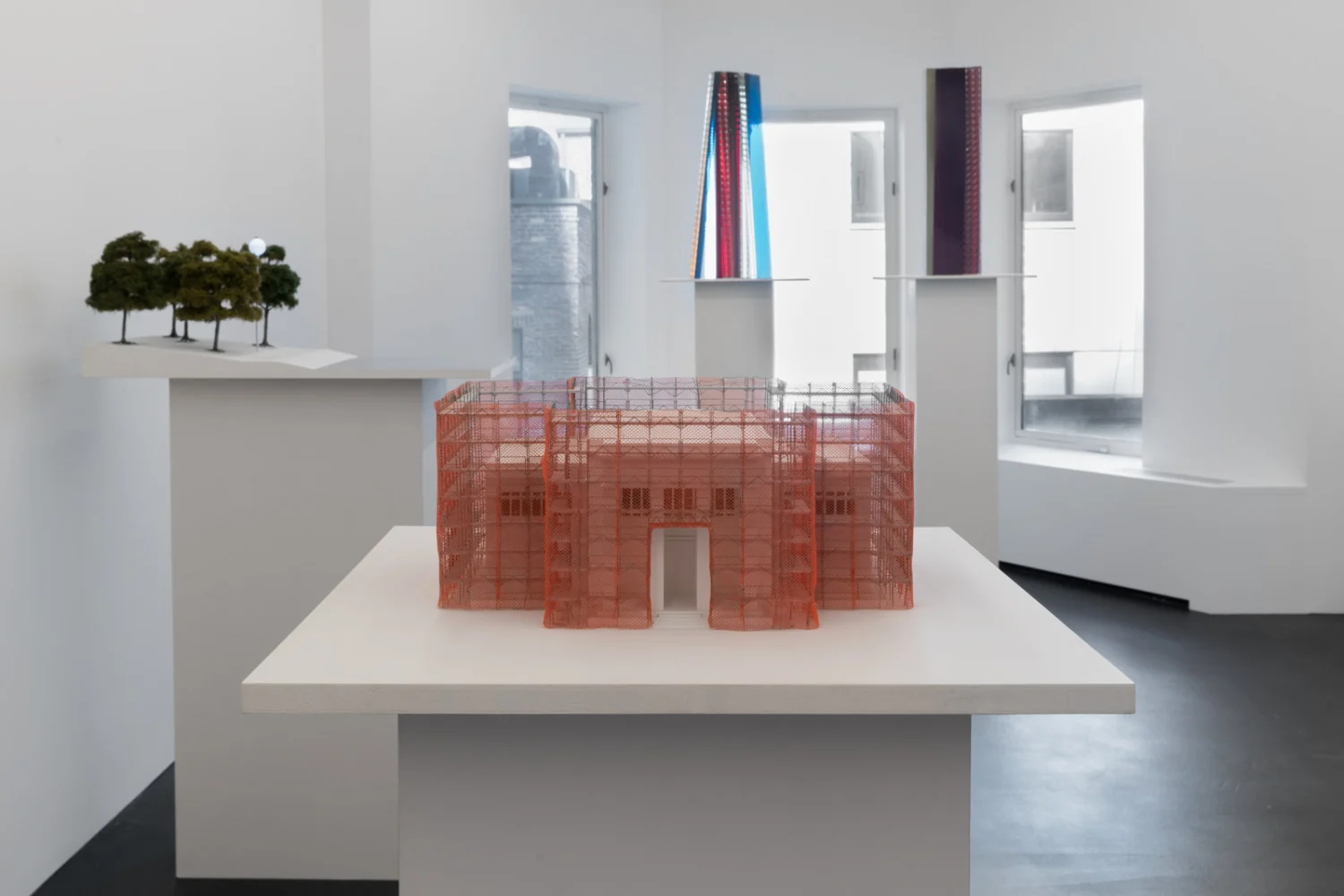 ProjectsforOutsideISAUSA — Isa Genzken — Exhibitions — Galerie Buchholz — Image 92