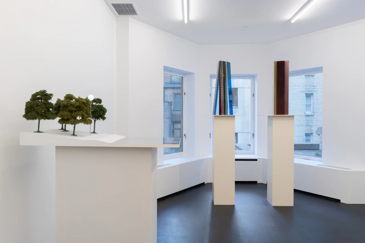 ProjectsforOutsideISAUSA — Isa Genzken — Exhibitions — Galerie Buchholz — Image 94