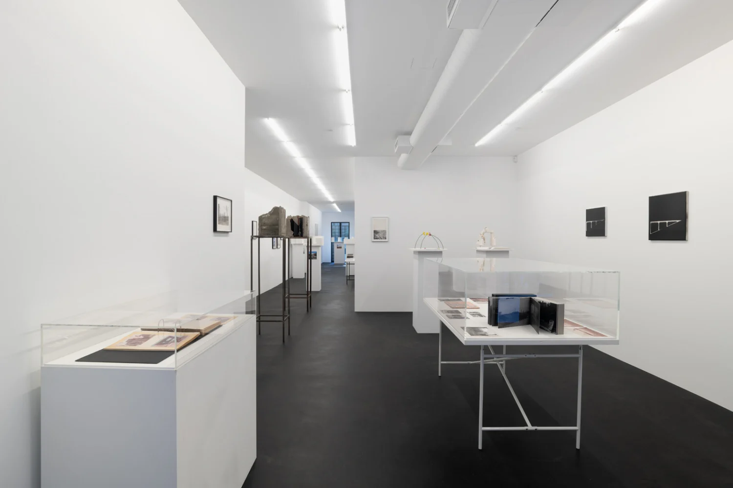 ProjectsforOutsideISAUSA — Isa Genzken — Exhibitions — Galerie Buchholz — Image 15