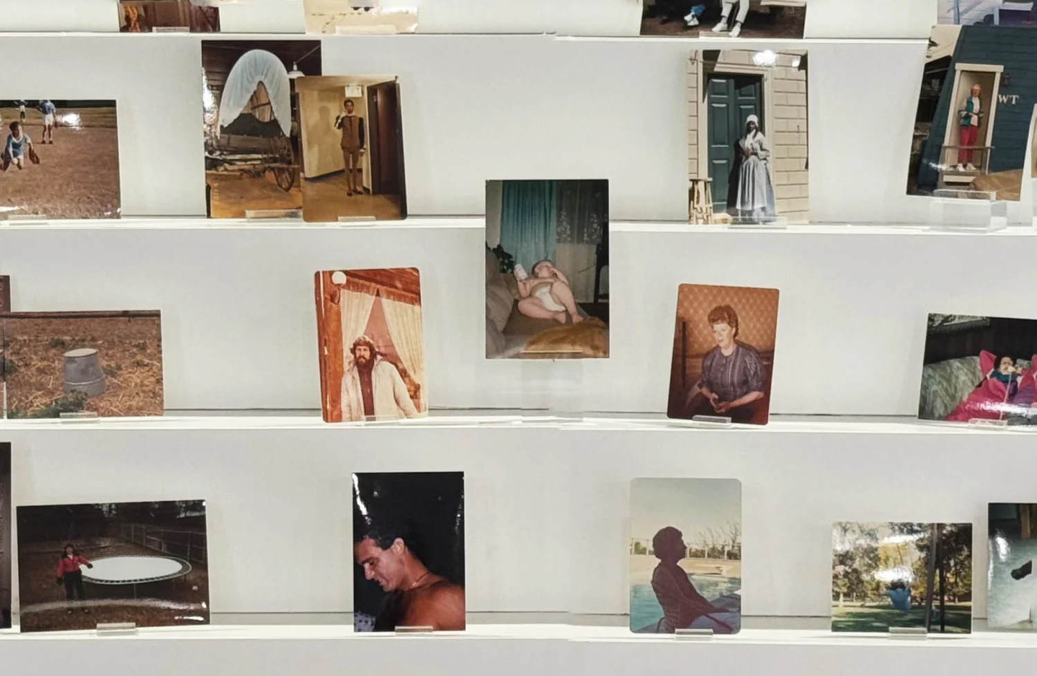 ChristmaswindowAntiquariatBuchholz — Vincent Fecteau — Exhibitions — Galerie Buchholz — Image 00